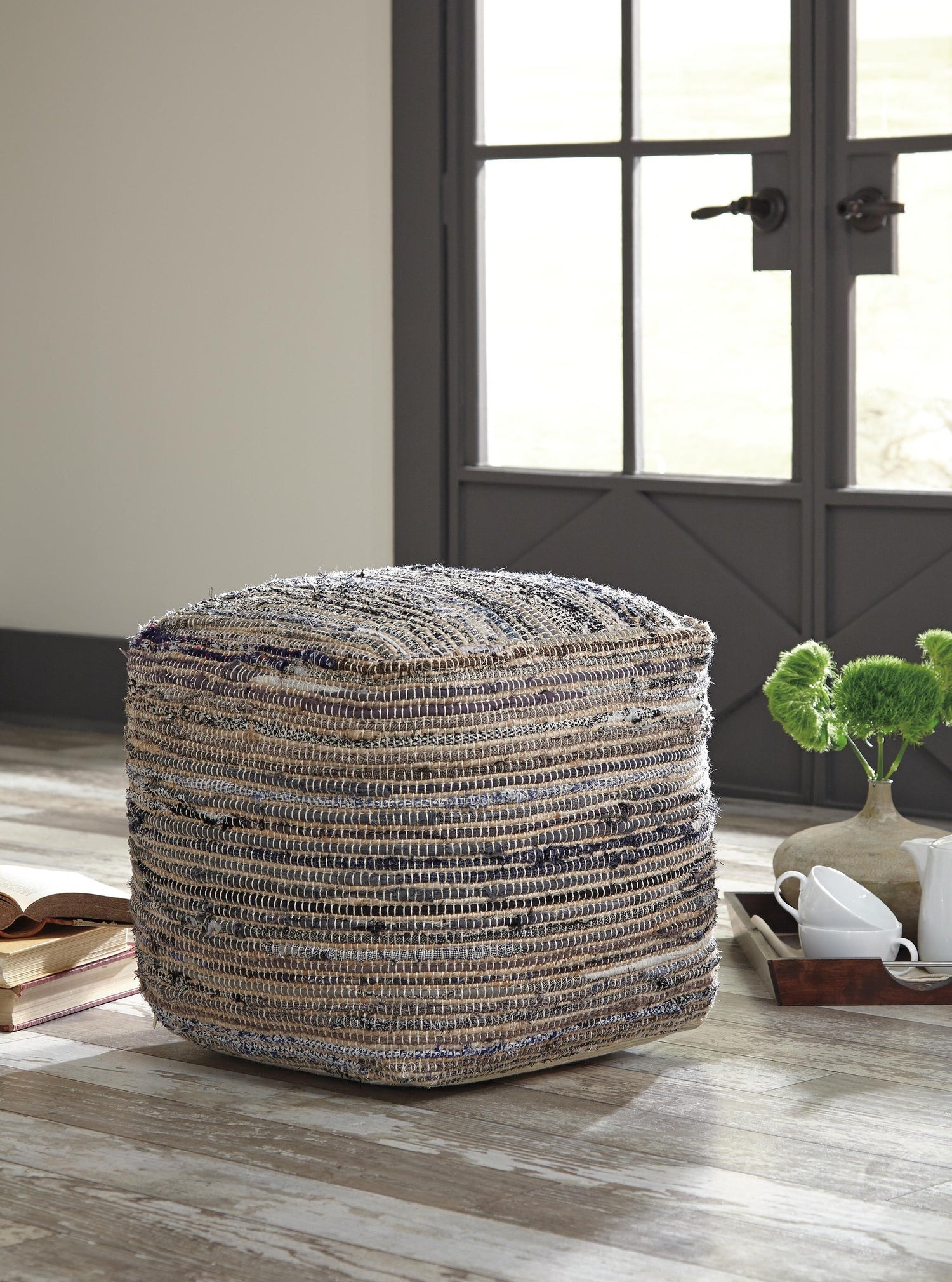 Accessories > Poufs