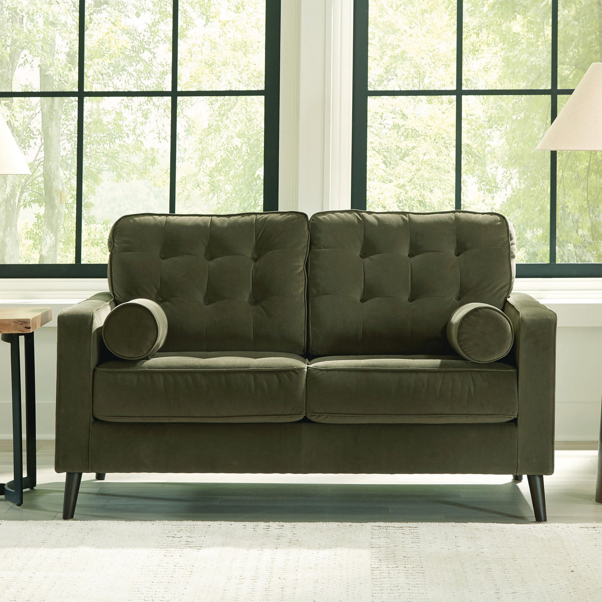 Reveon Lakes Loveseat